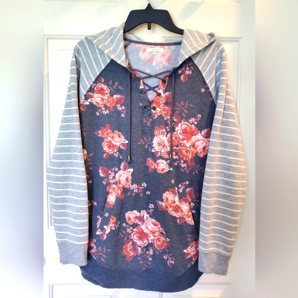 Women's size large Maurices brand hoodie Excellent used condition